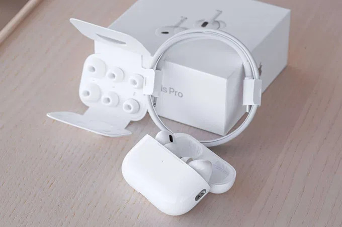 Apple AirPods Pro 2: Thiết kế hiện đại, tích hợp hoàn hảo với hệ sinh thái Apple