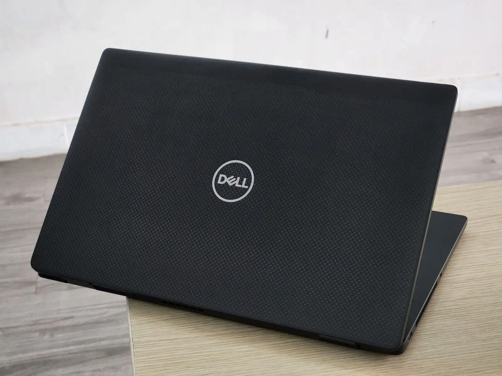 5 laptop văn phòng hoàn hảo cho công việc 2024: Hiệu năng ổn định, thiết kế tinh tế!